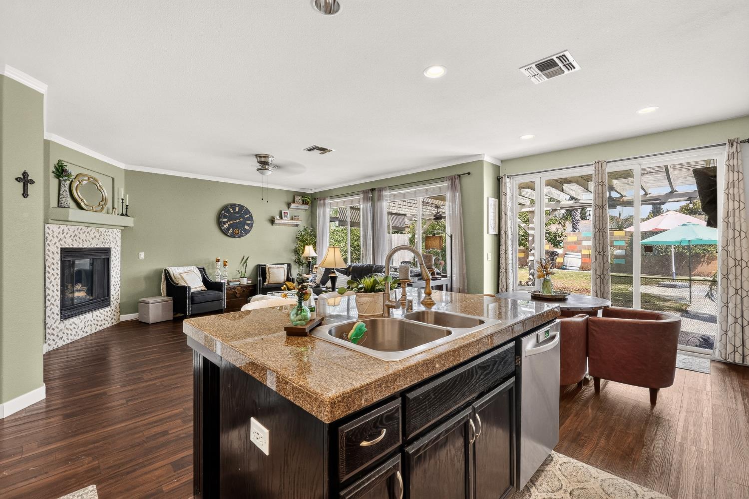 9020 Hunters Creek Way, Chowchilla, CA 93610