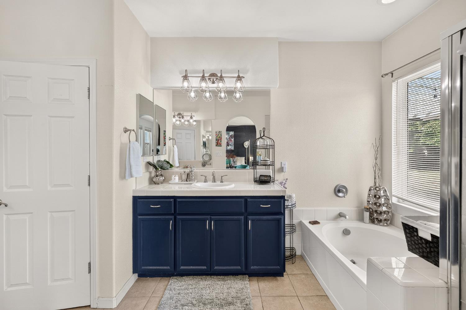 9020 Hunters Creek Way, Chowchilla, CA 93610