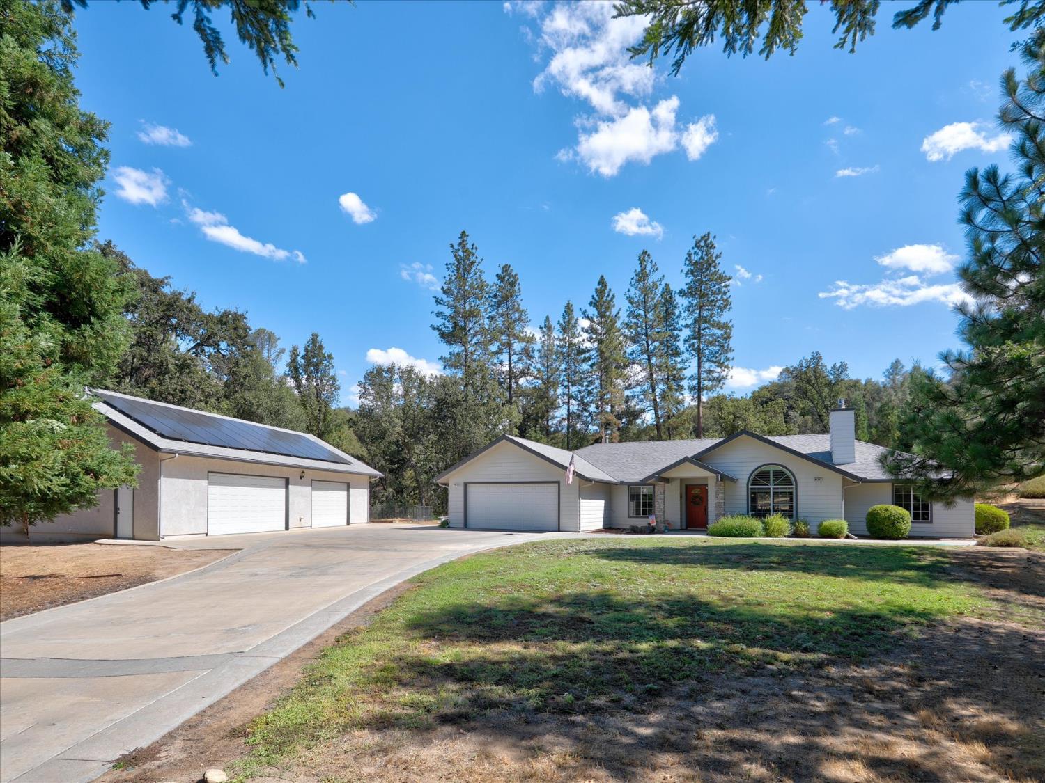 41741 Loch Lomd Ln, Oakhurst, CA 93644