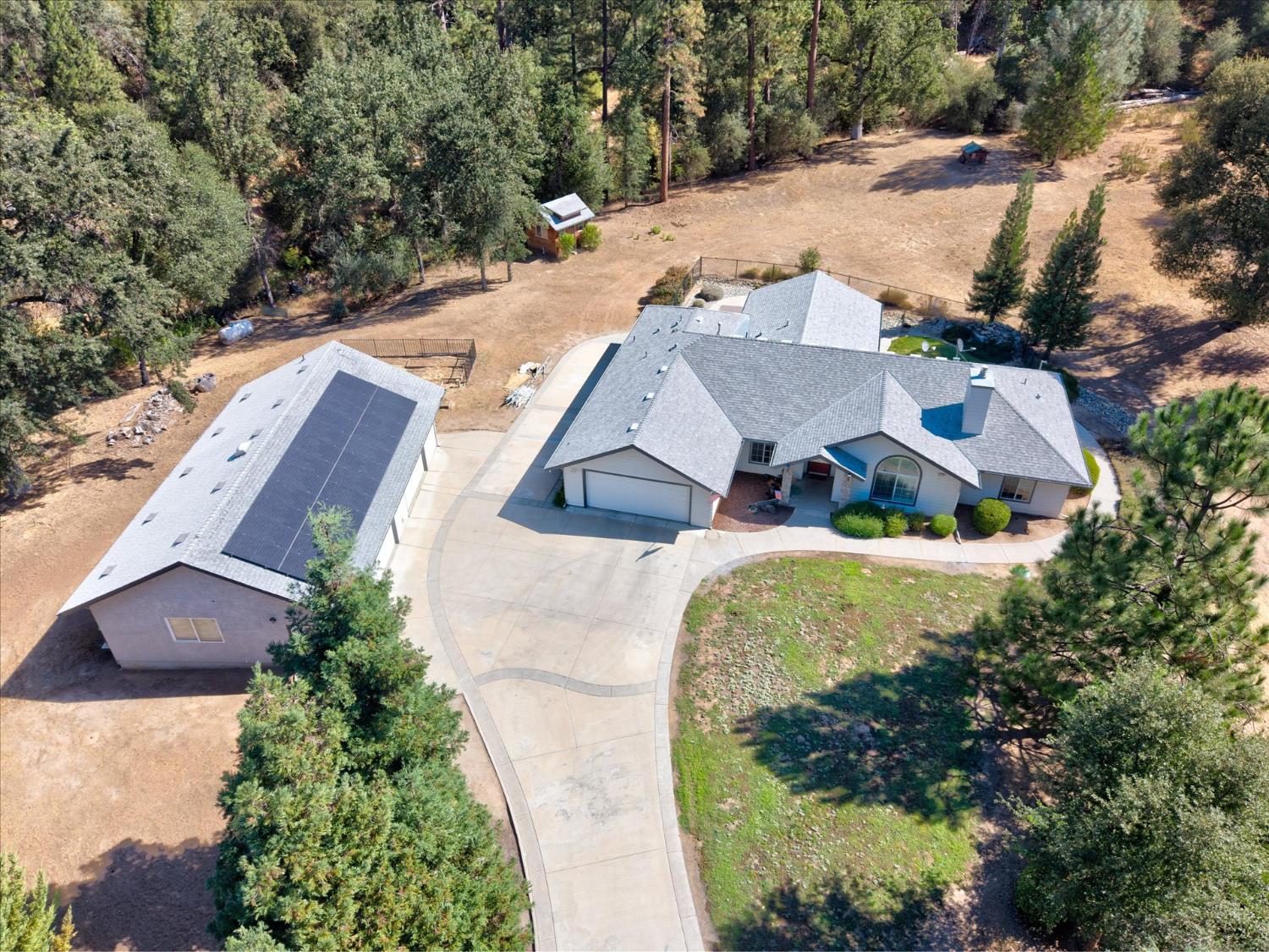41741 Loch Lomd Ln, Oakhurst, CA 93644