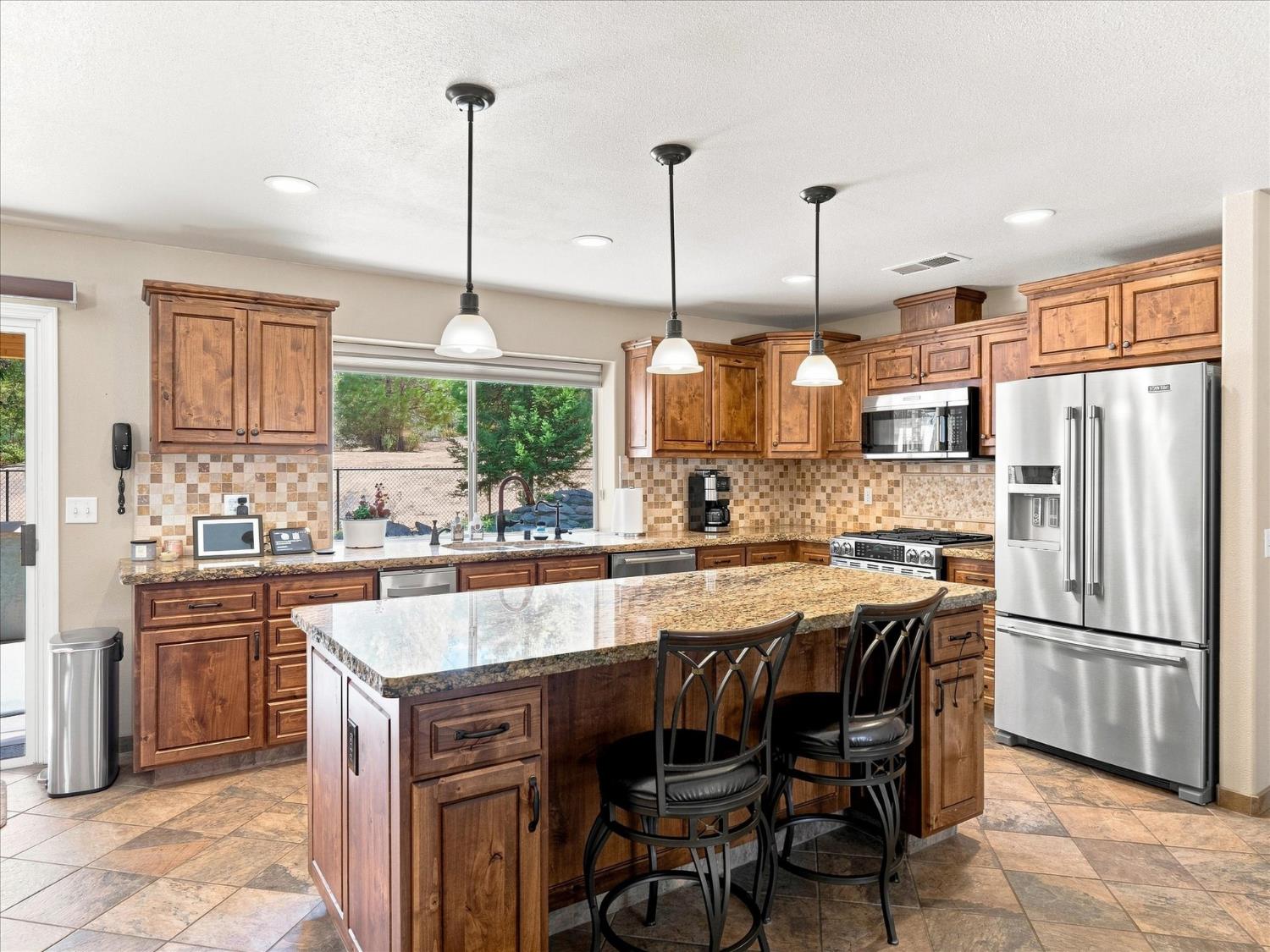 41741 Loch Lomd Ln, Oakhurst, CA 93644