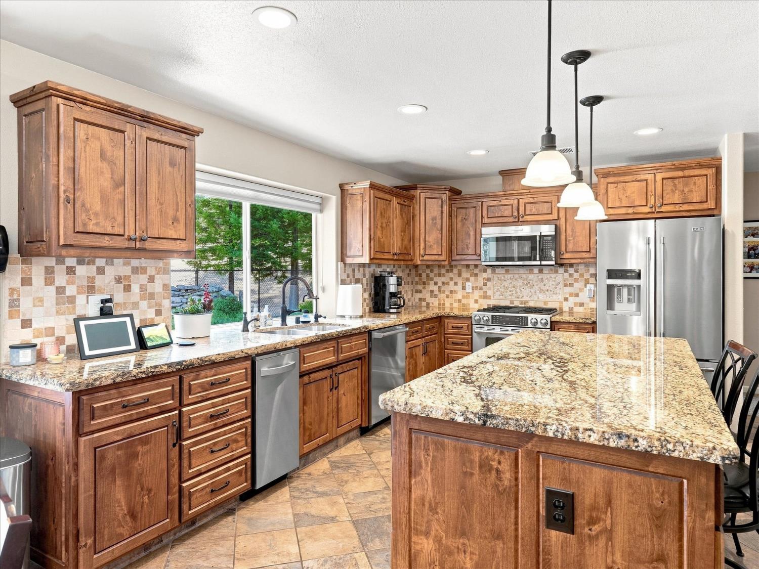 41741 Loch Lomd Ln, Oakhurst, CA 93644