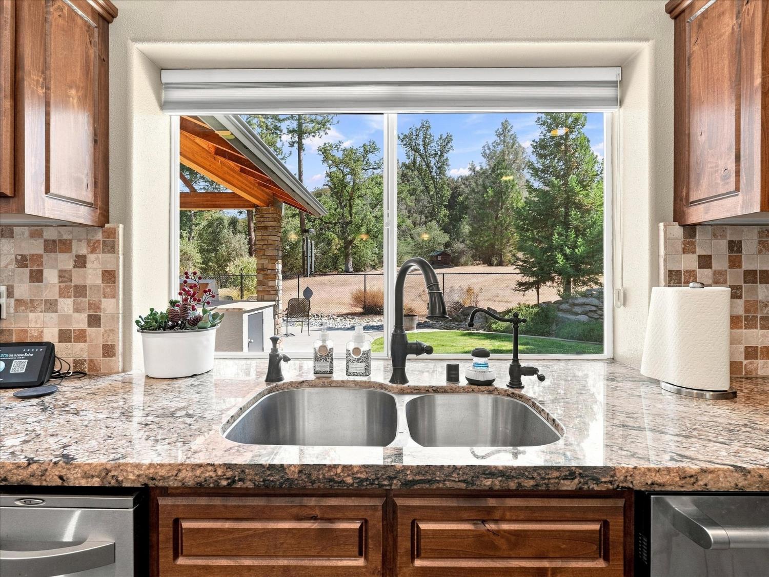 41741 Loch Lomd Ln, Oakhurst, CA 93644