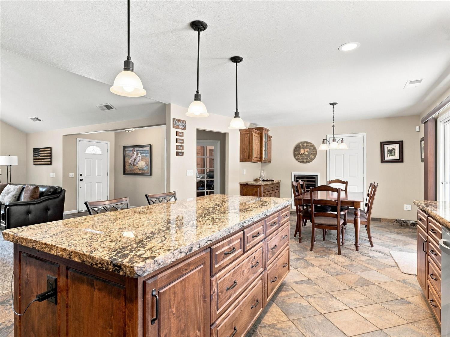 41741 Loch Lomd Ln, Oakhurst, CA 93644