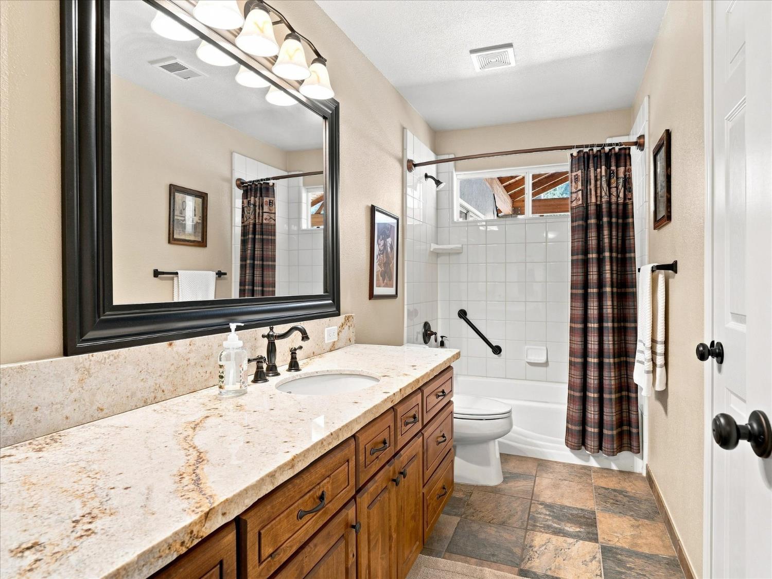 41741 Loch Lomd Ln, Oakhurst, CA 93644