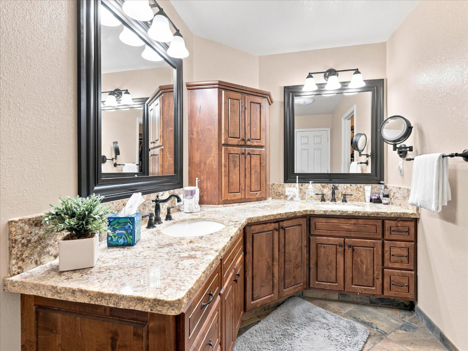 41741 Loch Lomd Ln, Oakhurst, CA 93644