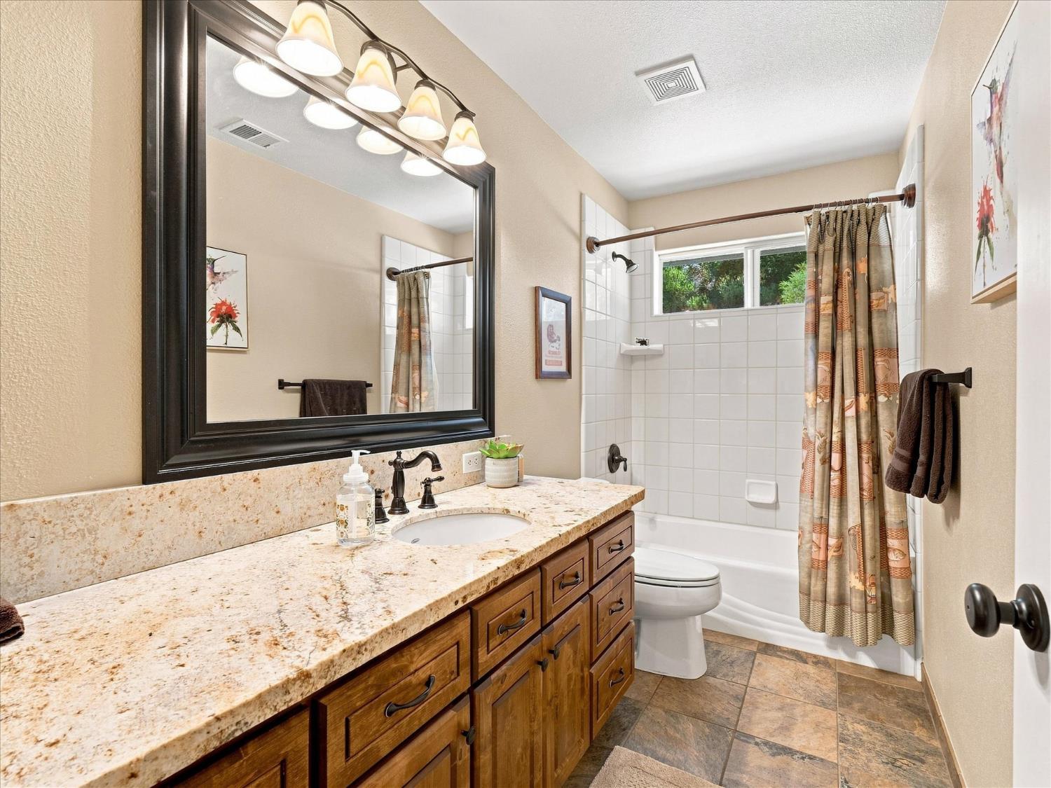 41741 Loch Lomd Ln, Oakhurst, CA 93644