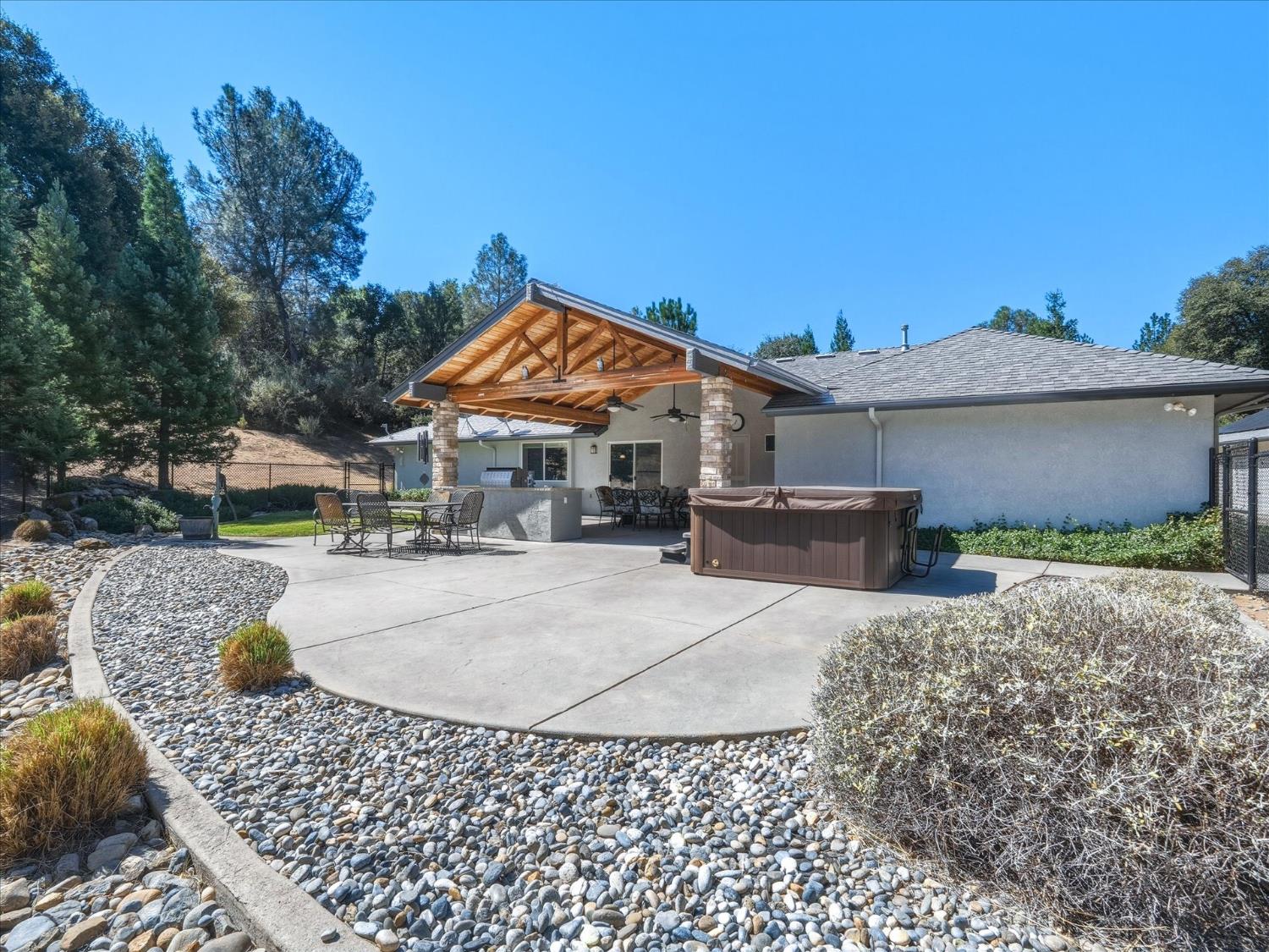 41741 Loch Lomd Ln, Oakhurst, CA 93644