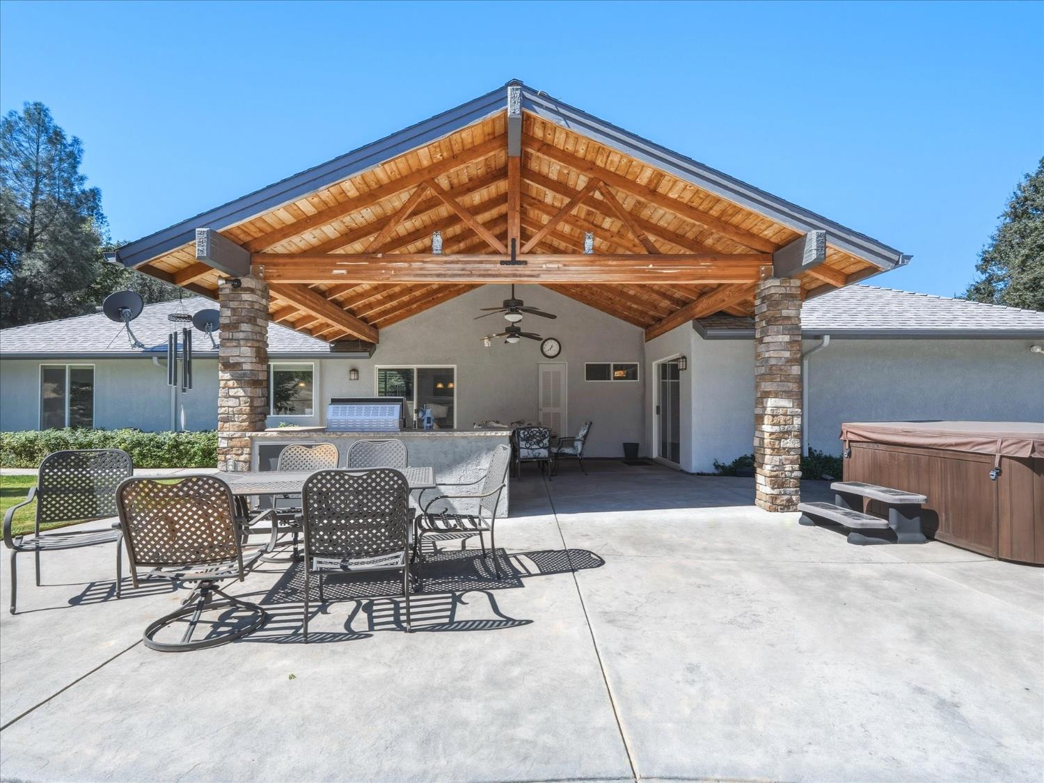 41741 Loch Lomd Ln, Oakhurst, CA 93644