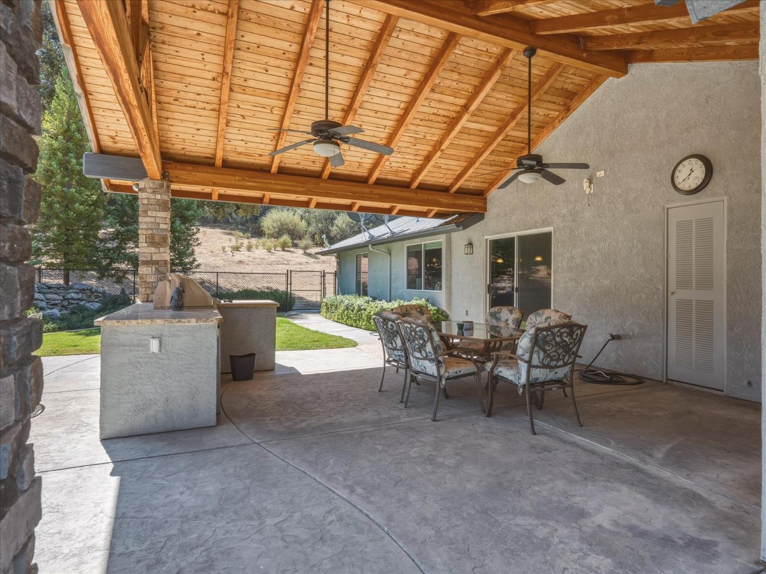 41741 Loch Lomd Ln, Oakhurst, CA 93644