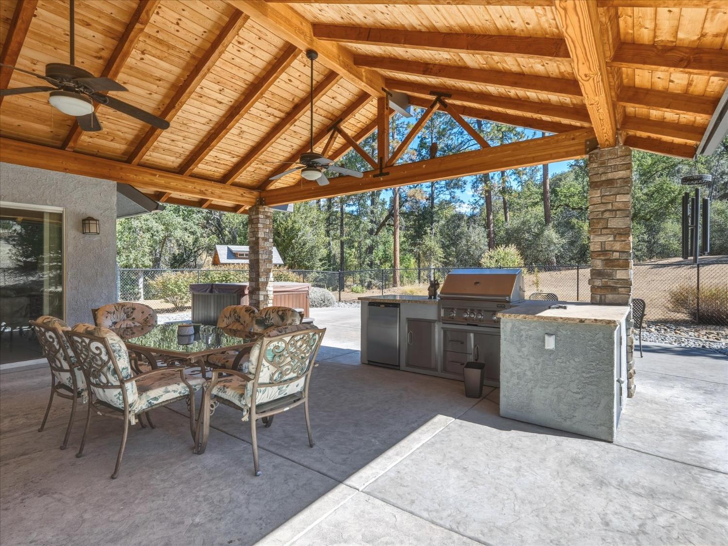 41741 Loch Lomd Ln, Oakhurst, CA 93644