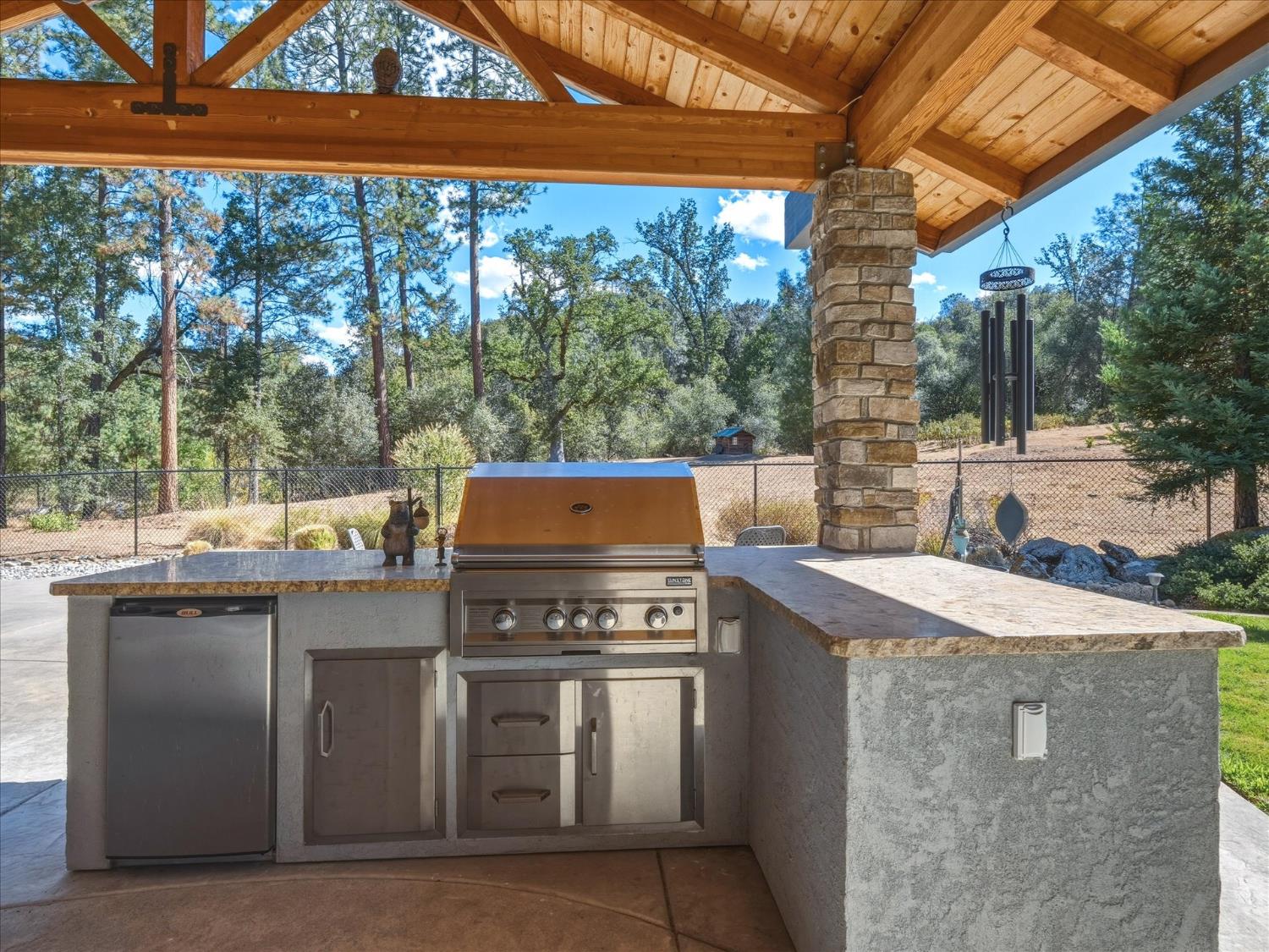 41741 Loch Lomd Ln, Oakhurst, CA 93644