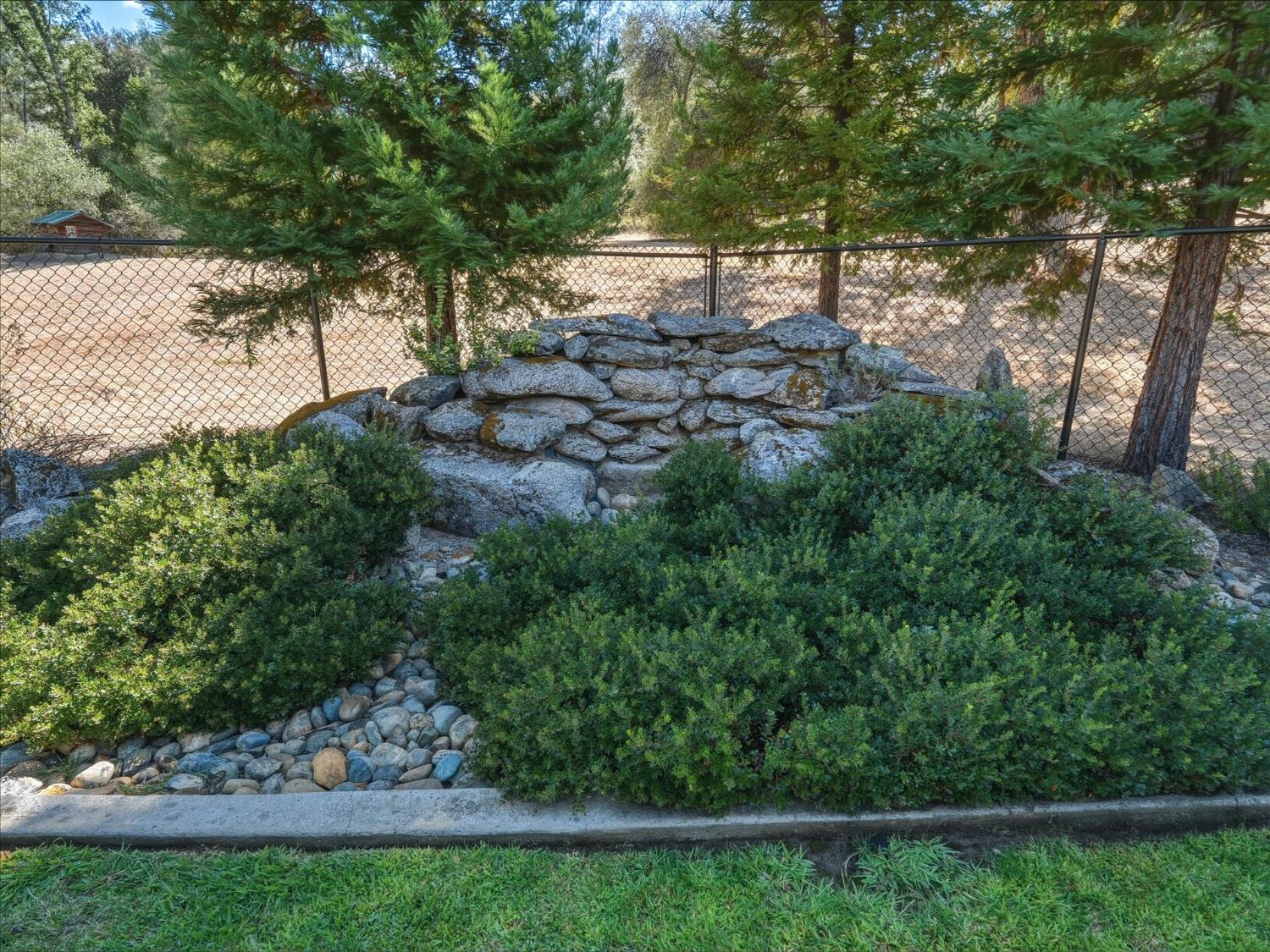 41741 Loch Lomd Ln, Oakhurst, CA 93644