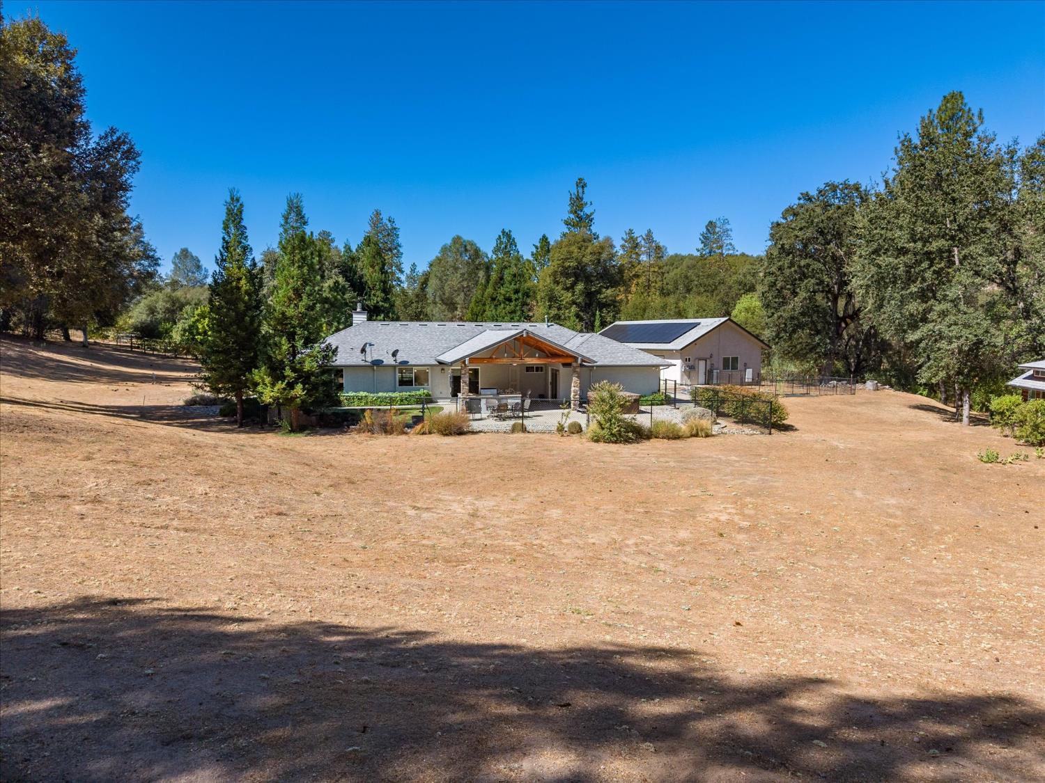 41741 Loch Lomd Ln, Oakhurst, CA 93644