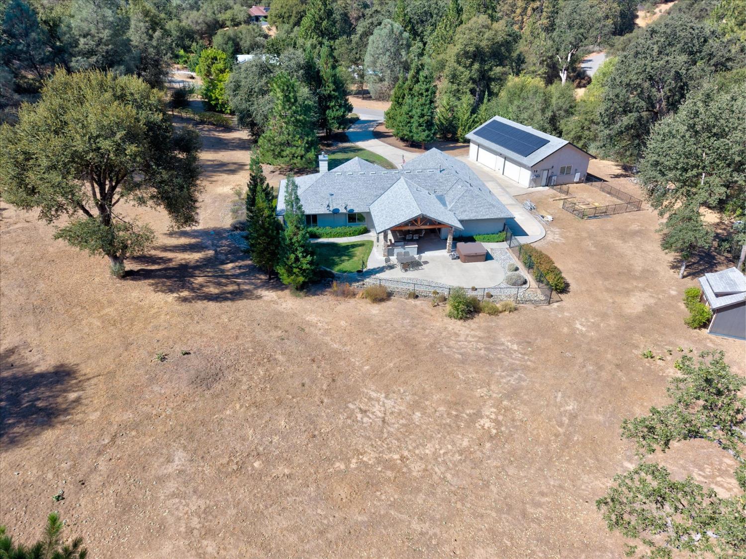 41741 Loch Lomd Ln, Oakhurst, CA 93644