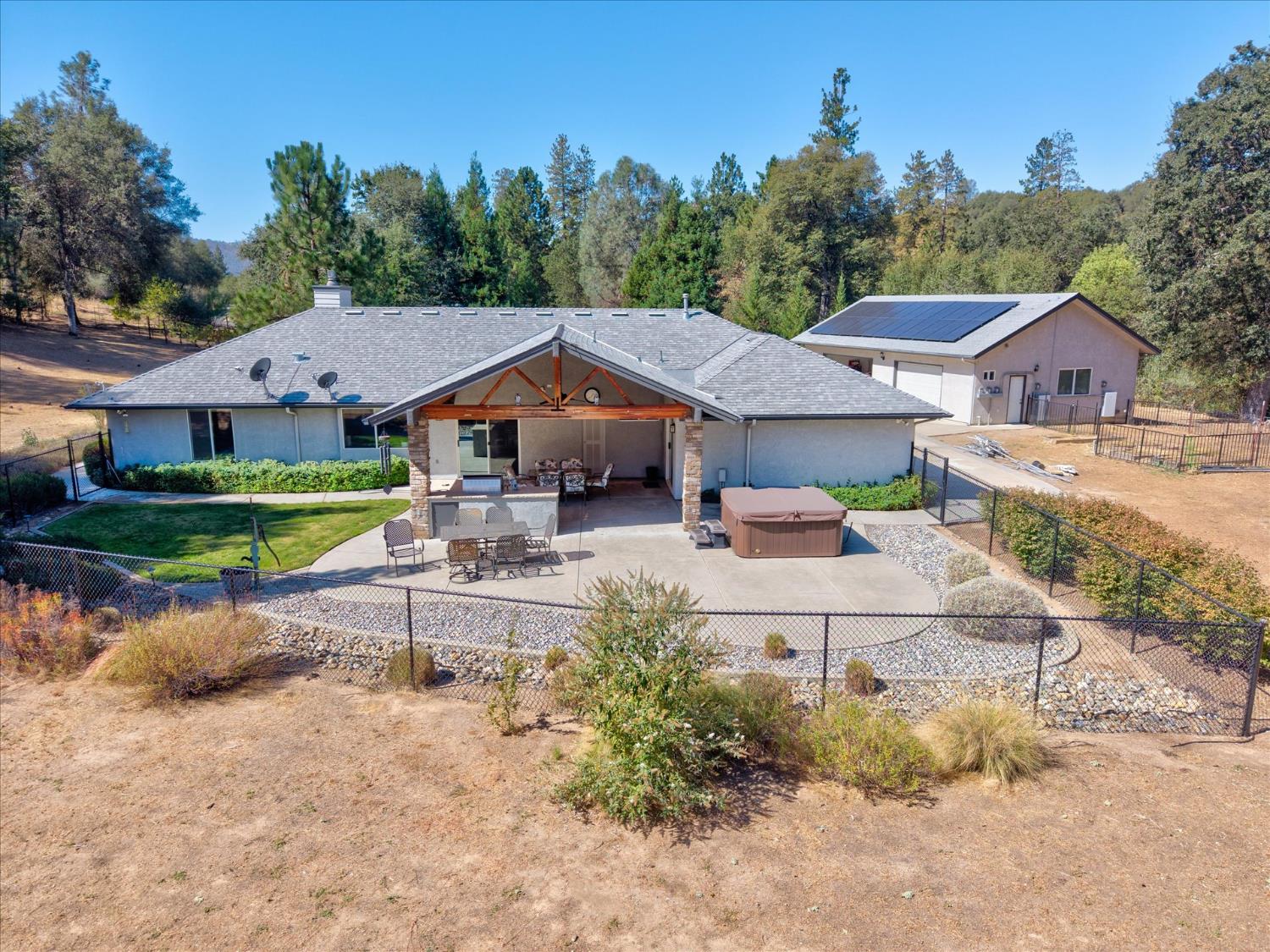 41741 Loch Lomd Ln, Oakhurst, CA 93644