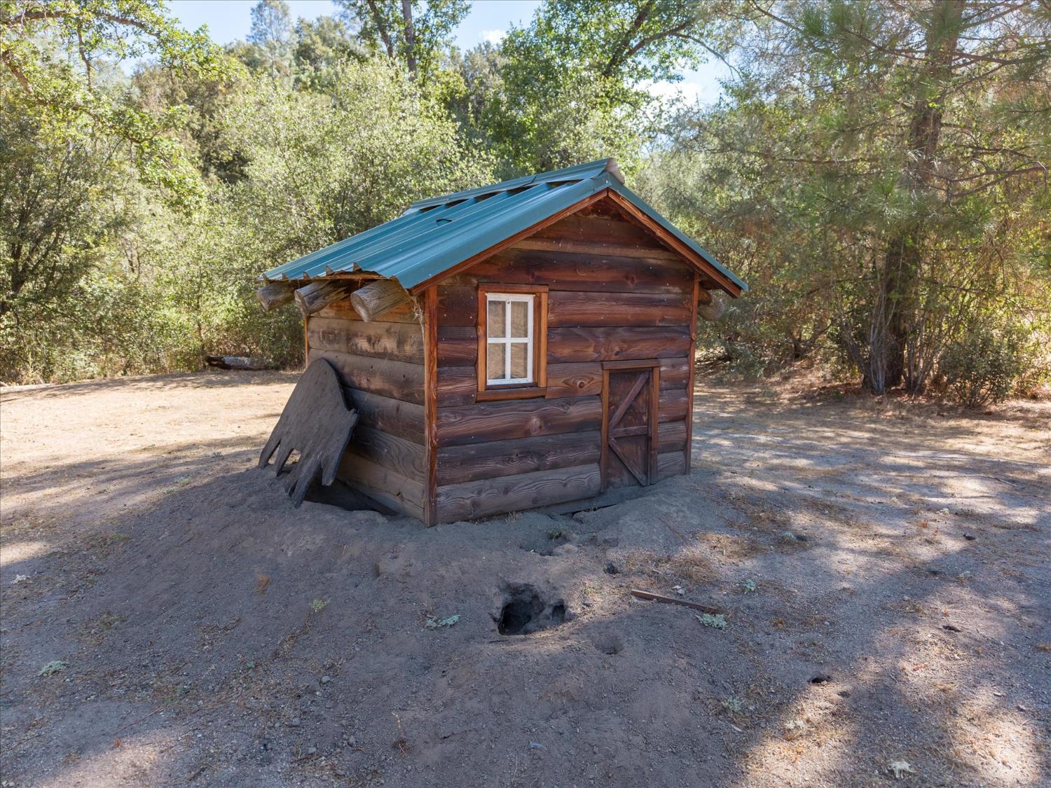 41741 Loch Lomd Ln, Oakhurst, CA 93644