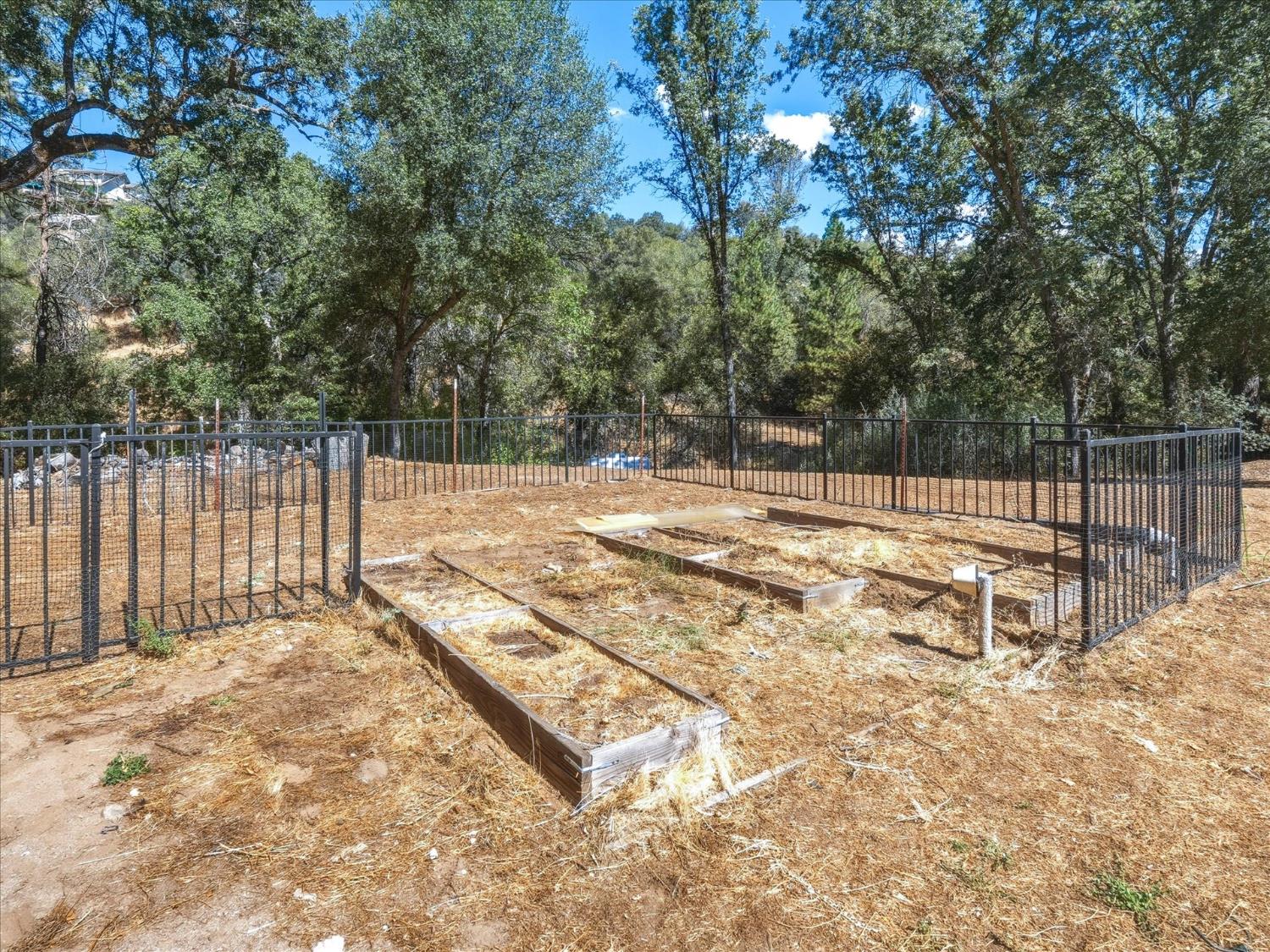 41741 Loch Lomd Ln, Oakhurst, CA 93644