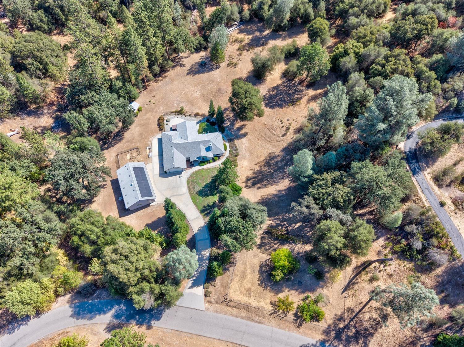 41741 Loch Lomd Ln, Oakhurst, CA 93644
