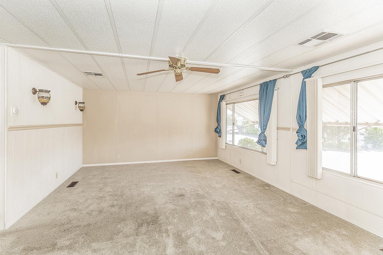 1724 Minnewawa Ave #155, Clovis, CA 93612