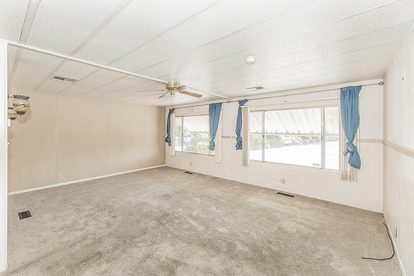 1724 Minnewawa Ave #155, Clovis, CA 93612