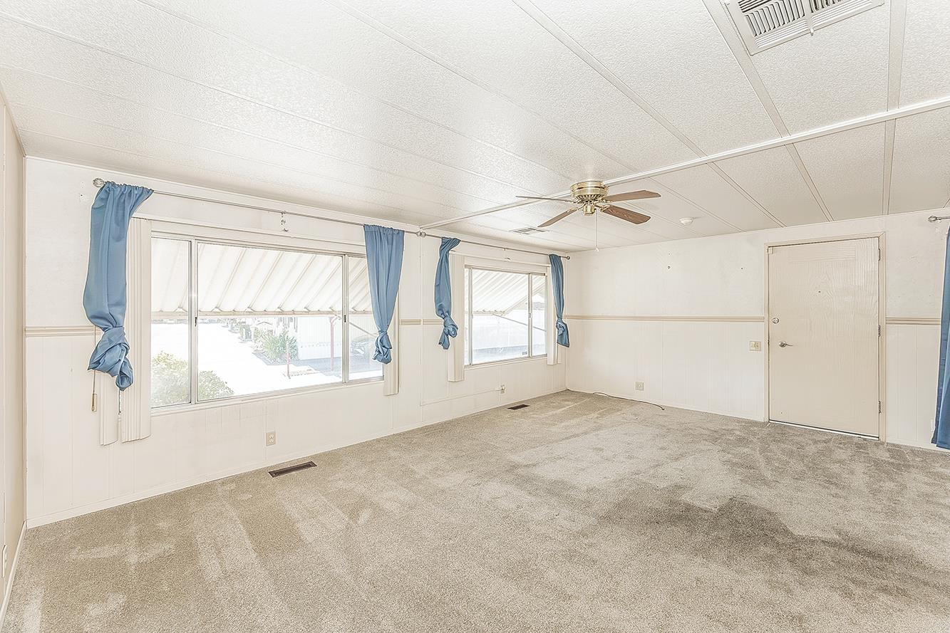 1724 Minnewawa Ave #155, Clovis, CA 93612