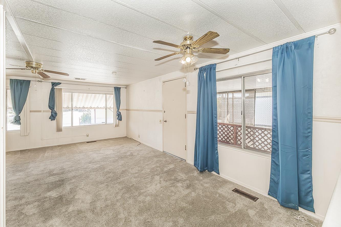 1724 Minnewawa Ave #155, Clovis, CA 93612