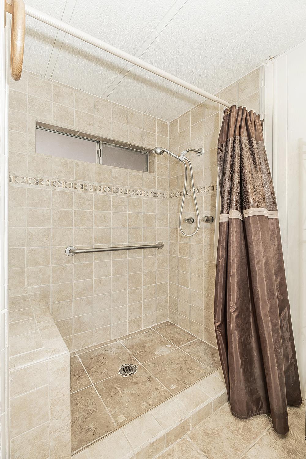1724 Minnewawa Ave #155, Clovis, CA 93612