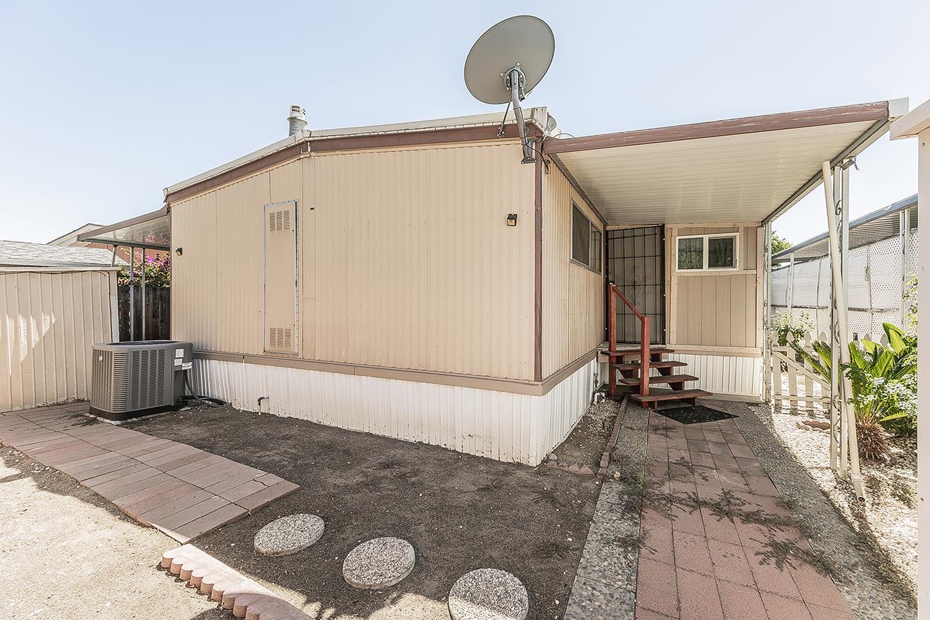 1724 Minnewawa Ave #155, Clovis, CA 93612