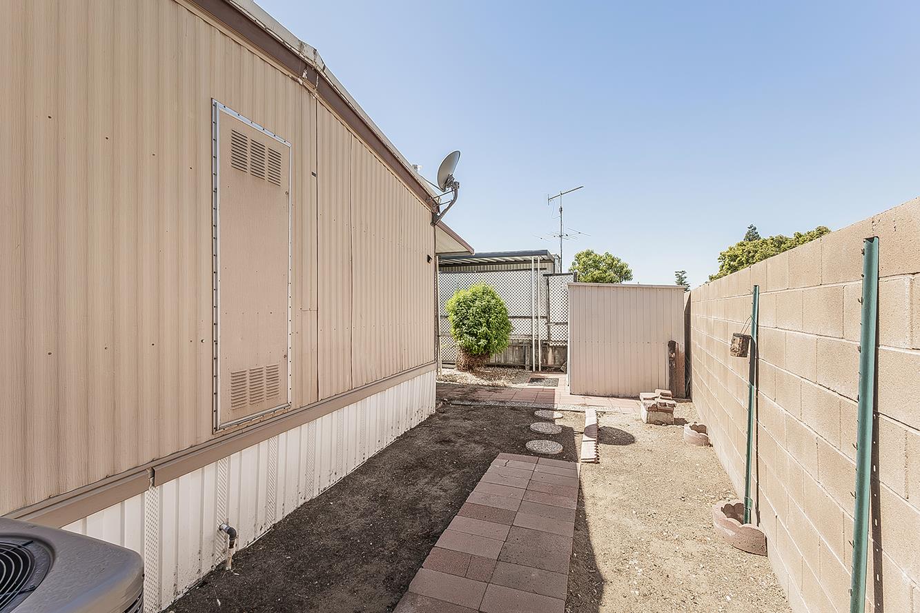 1724 Minnewawa Ave #155, Clovis, CA 93612