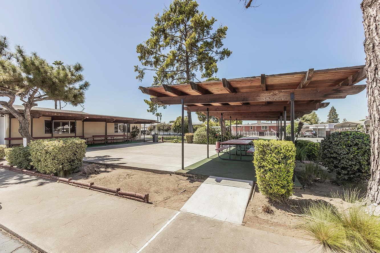 1724 Minnewawa Ave #155, Clovis, CA 93612