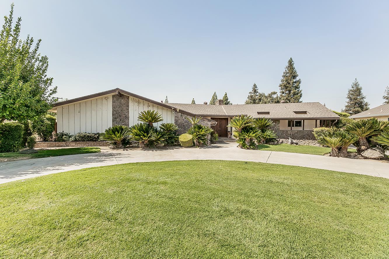 8287 E Sanders Ct, Fresno, CA 93737