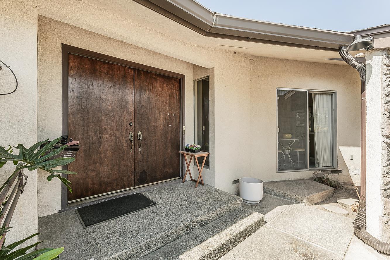 8287 E Sanders Ct, Fresno, CA 93737