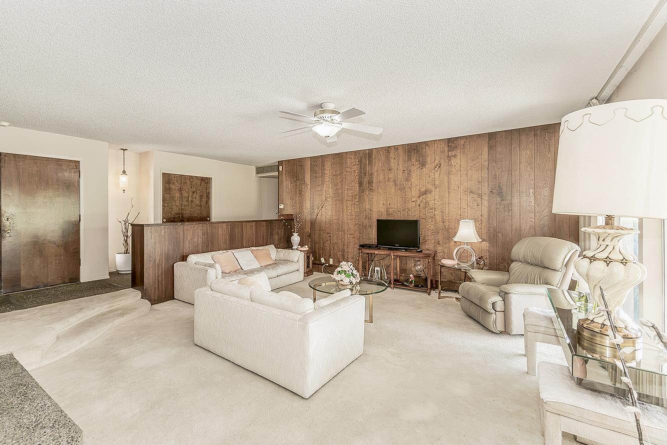 8287 E Sanders Ct, Fresno, CA 93737