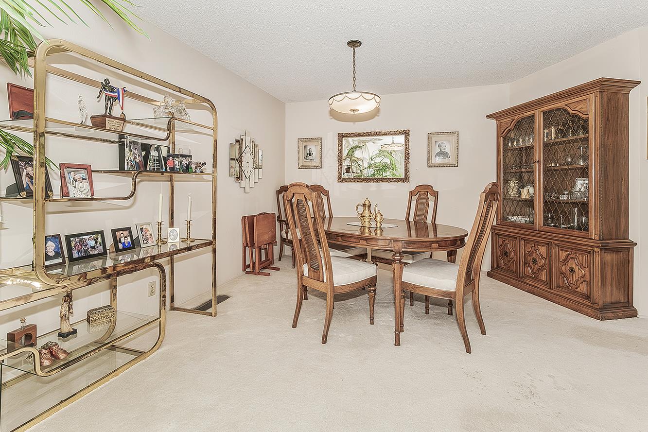 8287 E Sanders Ct, Fresno, CA 93737