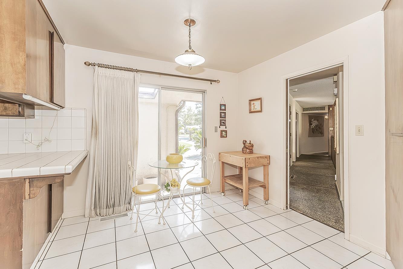 8287 E Sanders Ct, Fresno, CA 93737