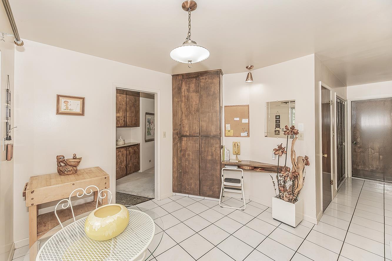 8287 E Sanders Ct, Fresno, CA 93737