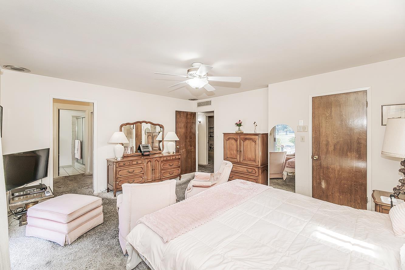 8287 E Sanders Ct, Fresno, CA 93737