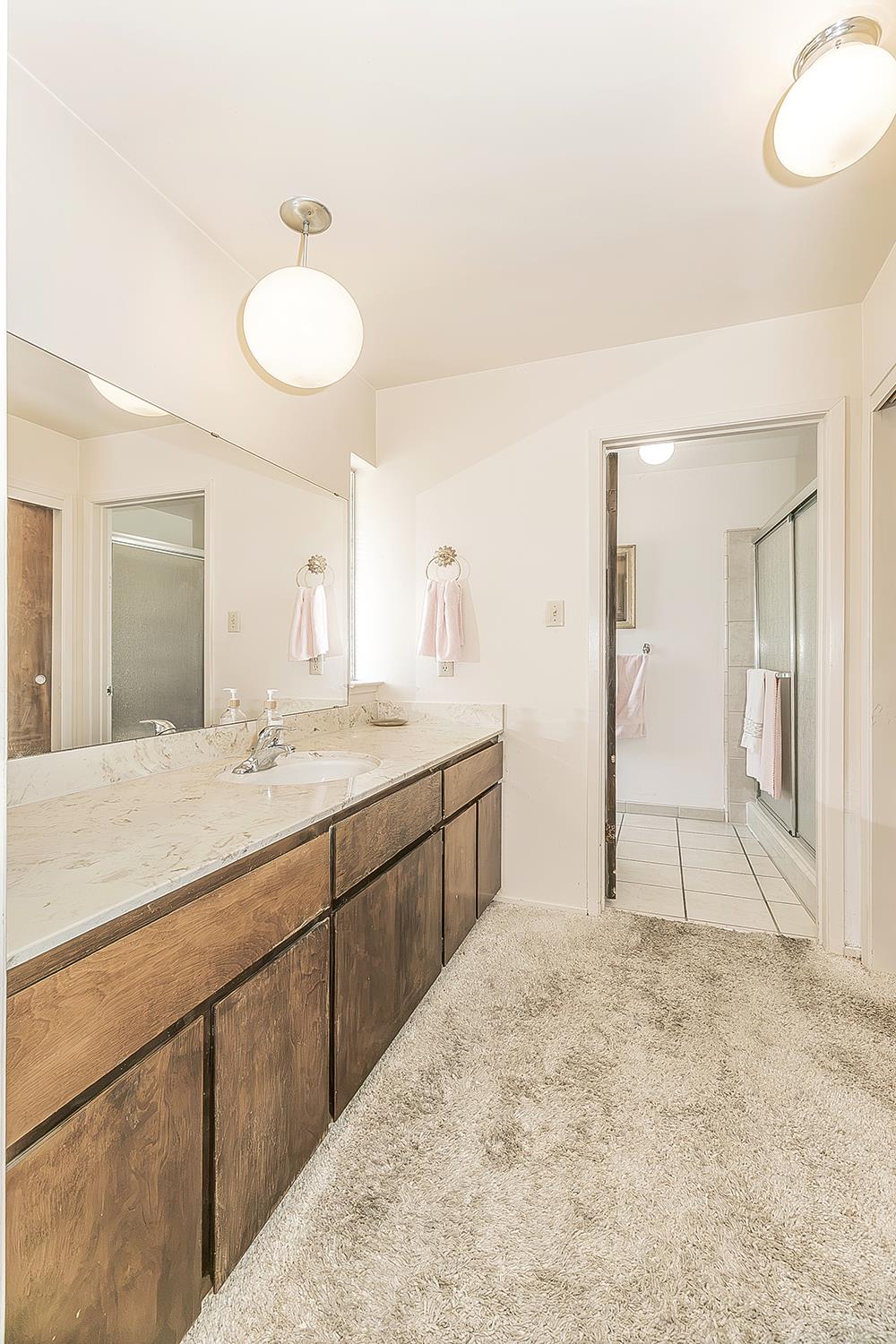 8287 E Sanders Ct, Fresno, CA 93737