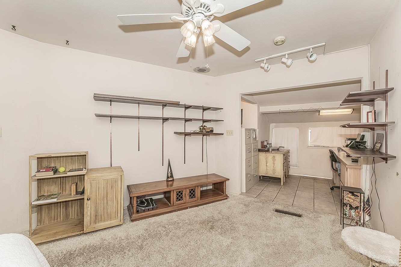 8287 E Sanders Ct, Fresno, CA 93737