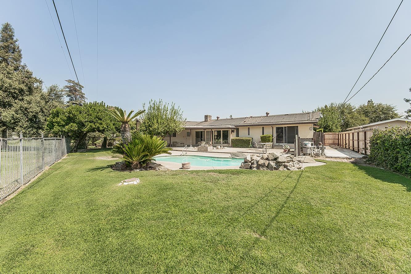 8287 E Sanders Ct, Fresno, CA 93737
