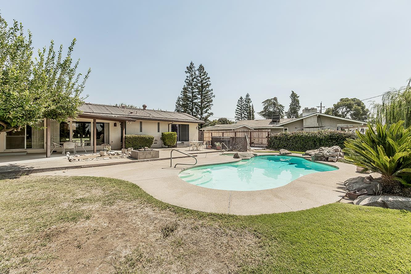 8287 E Sanders Ct, Fresno, CA 93737
