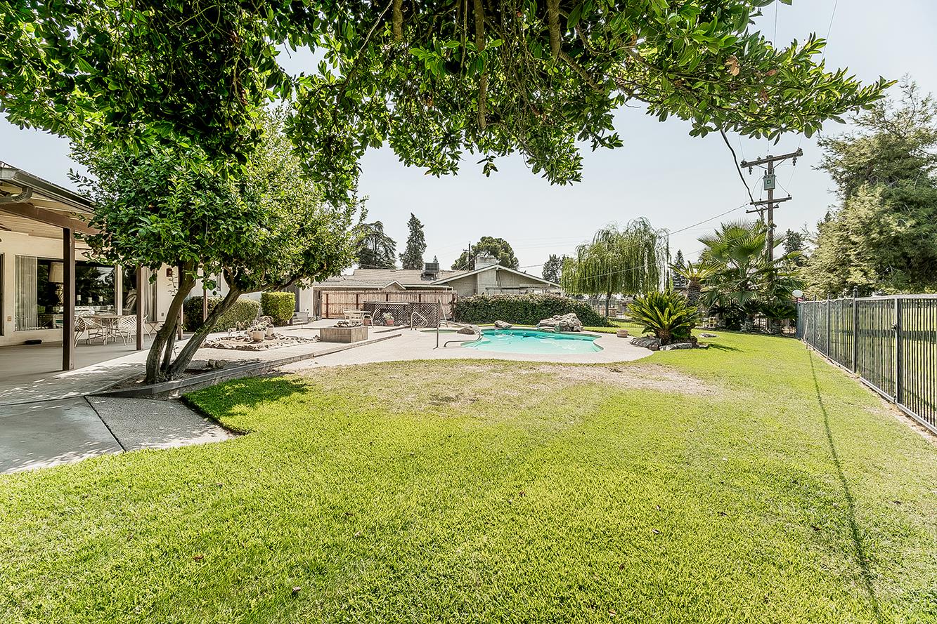 8287 E Sanders Ct, Fresno, CA 93737