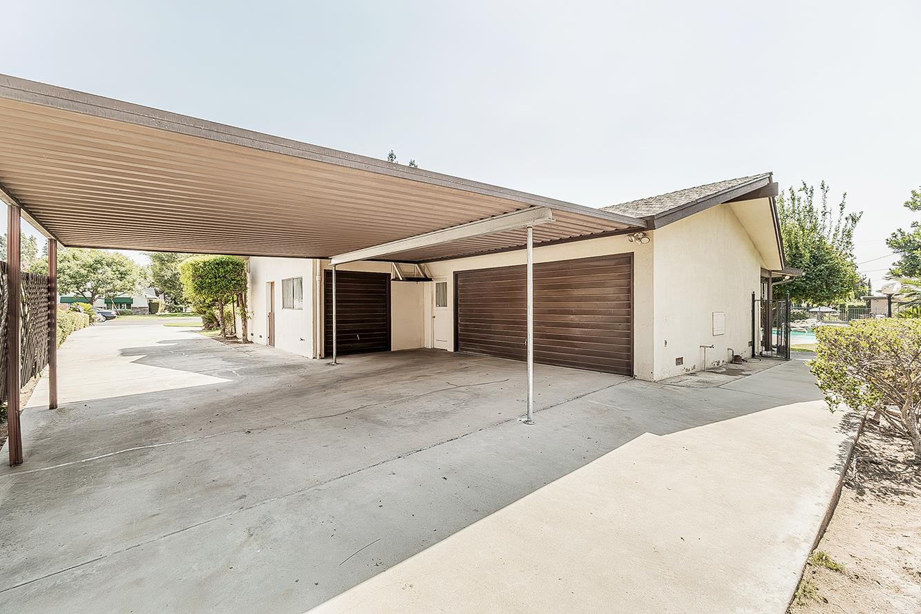 8287 E Sanders Ct, Fresno, CA 93737
