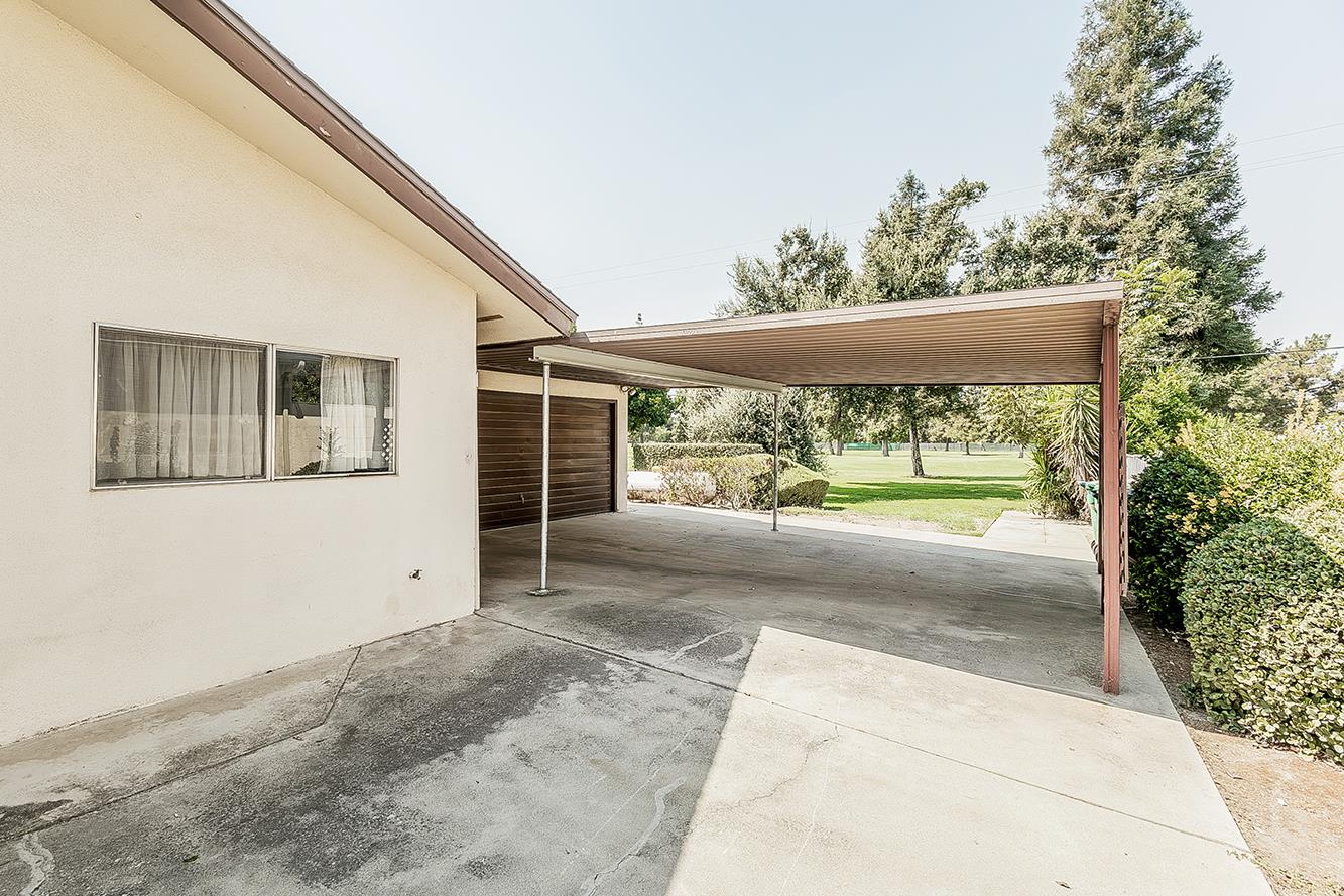 8287 E Sanders Ct, Fresno, CA 93737