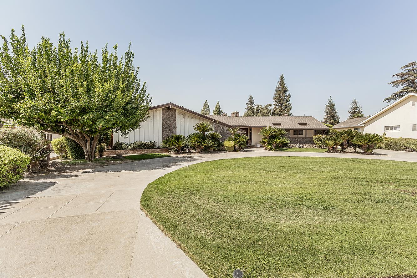 8287 E Sanders Ct, Fresno, CA 93737