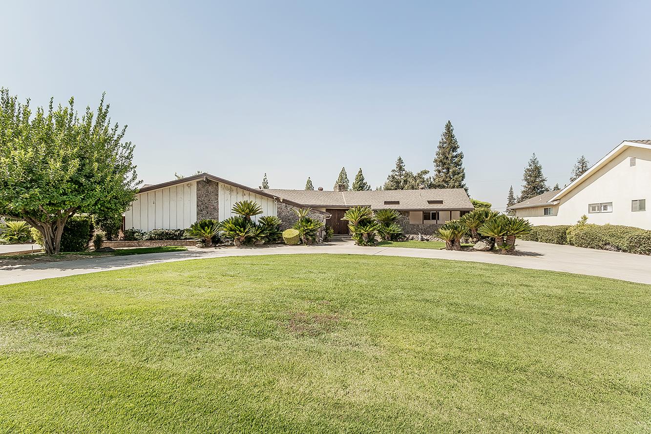 8287 E Sanders Ct, Fresno, CA 93737