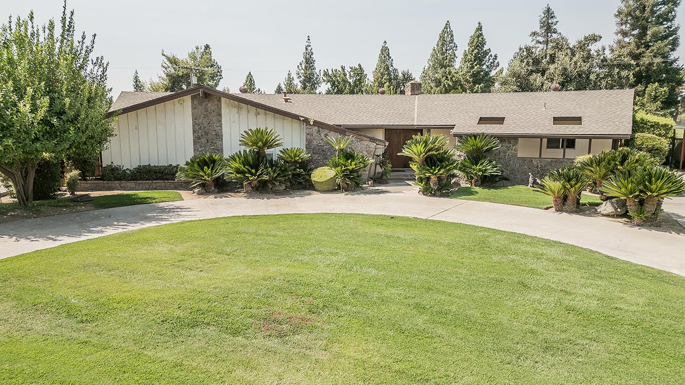 8287 E Sanders Ct, Fresno, CA 93737