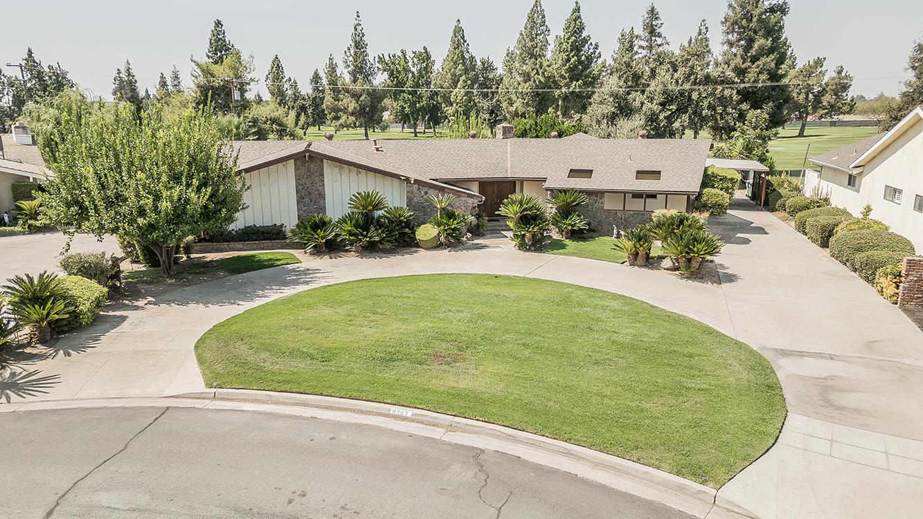 8287 E Sanders Ct, Fresno, CA 93737