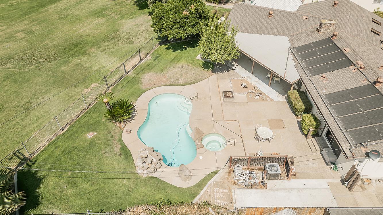 8287 E Sanders Ct, Fresno, CA 93737